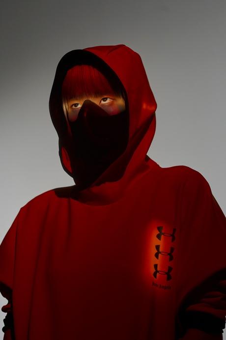 La collaboration entre Palm Angels et Under Armour est faite avec des tissus réactifs Une collaboration Palm Angels x Under Armour sous infrarouges