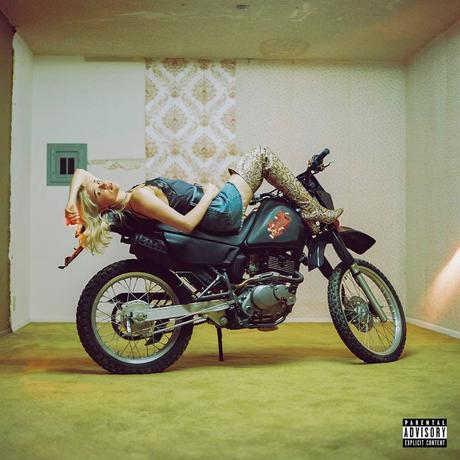 [CLIP] Lolo Zouaï – Ride