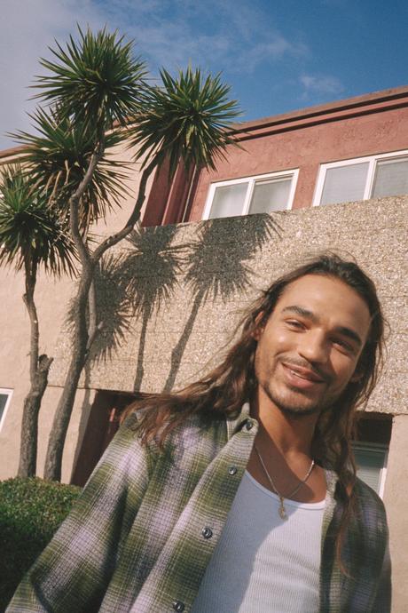 Stüssy présente sa collection Farther West dans un éditorial pour le magazine japonais Popeye Stüssy présente sa nouvelle collection dans un éditorial pour le magazine japonais Popeye