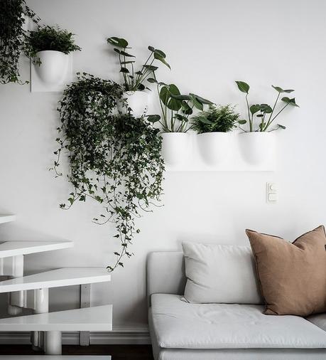 loft suédois séjour escalier blanc plantes vertes - blog déco - clem around the corner