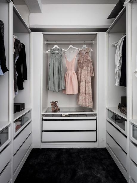 loft suédois dressing robes talons roses - blog déco - clem around the corner