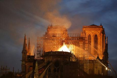 Il est venu le temps des cathédrales…. (Notre Dame burning)