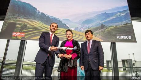 Nguyen Thi Kim Ngan, présidente de l’Assemblée nationale vietnamienne, assiste à la cérémonie de livraison du tout nouveau A321neo de Vietjet à Toulouse, en France Nguyen Thi Kim Ngan, présidente de l’Assemblée nationale vietnamienne, assiste à la cérémonie de livraison du tout nouveau A321neo de Vietjet à Toulouse, en France