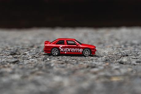 Un américain a recréé la Supreme x Hot Wheels en taille réelle