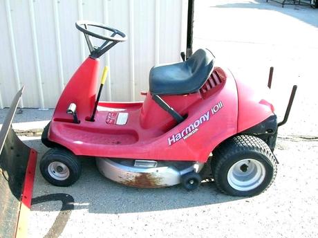 honda lawn mower oil craftsman lawn mower riding mower with engine cruise your lawn on a harmony ii riding craftsman lawn mower honda 190cc lawn mower oil capacity