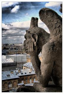 Notre flamme de Paris, à la lueur des pauvres âmes.