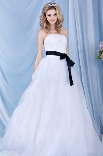 Guide d'accessoiriser la robe de mariée simple