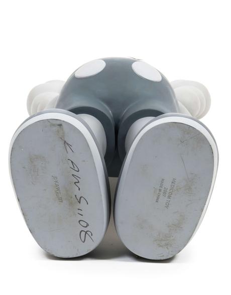 Artcurial organise une vente exceptionnelle avec des items Kaws, Supreme et Medicom