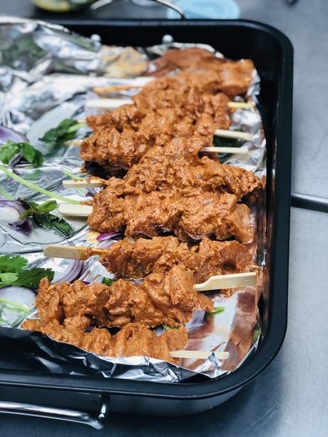 Brochettes de poulet Tandoori, riz indien express et raïta de concombre ! {#Soukeat}