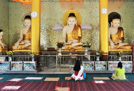 Quelques bouddhas de la Pagode Shwedagon, Yangon, Birmanie