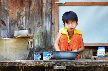 Jeune fille et habitante du Lac Inle, Birmanie - Crédit photo L'HommeTendance.fr