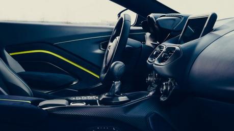 Aston Martin Vantage AMR: la troisième pédale