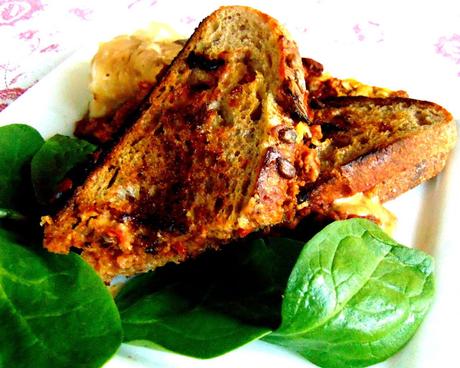 Grilled cheese bolognaise Grilled cheese bolognaise