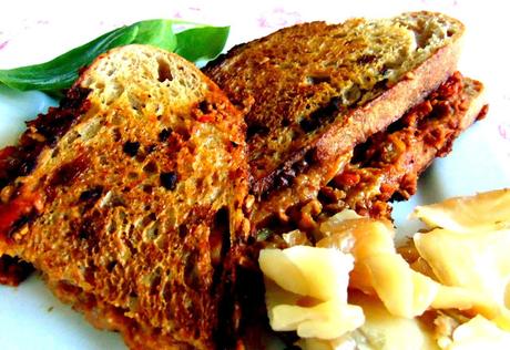 Grilled cheese bolognaise Grilled cheese bolognaise