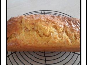 Cake aux jaunes d’œufs saucisses et comté Cake aux jaunes d’œufs saucisses et comté