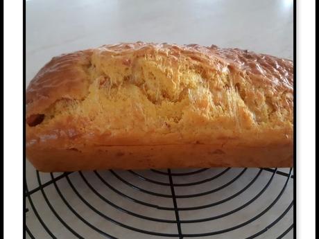 Cake aux jaunes d’œufs saucisses et comté Cake aux jaunes d’œufs saucisses et comté