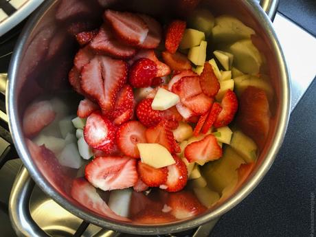 Petit plaisir ! – Compote fraises, pommes et cardamome