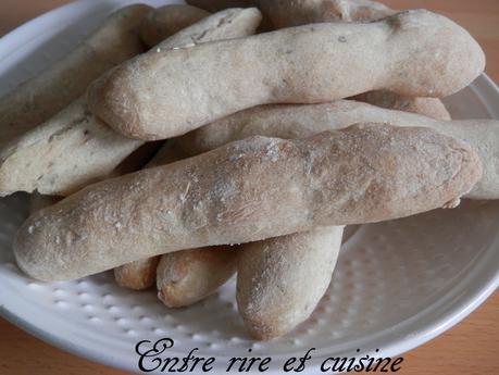 Mini-baguettes apéritives aux herbes de Provence et carvi Mini-baguettes apéritives aux herbes de Provence et carvi