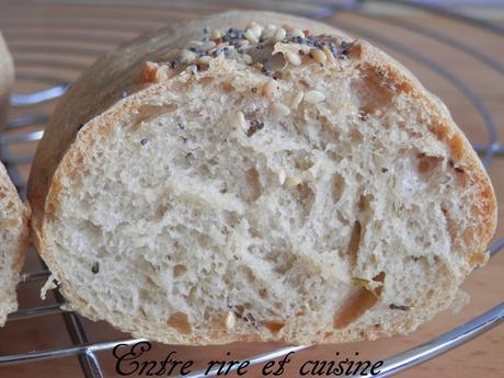 Mini-baguettes apéritives aux herbes de Provence et carvi Mini-baguettes apéritives aux herbes de Provence et carvi