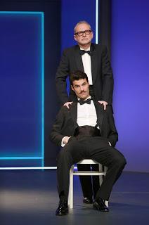 7 morts sur ordonnance, adapté par Anne Bourgeois et Francis Lombrail