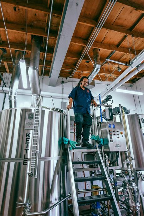 Assembly Brewing a une pizza à la Detroit, des bières à la session et un Absolutely No Kids – Repas et boissons
 – Fabrication de bière