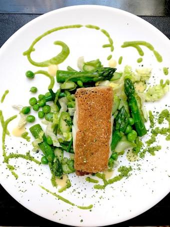 Lieu jaune, asperges vertes, petits pois © Olivia Goldman
