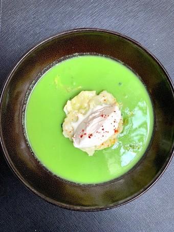 Velouté de petits pois, crème crue © Olivia Goldman