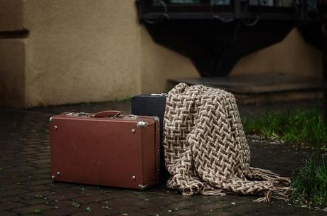top-valises-légères-pas-cheres-pour-voyager-suitcase-615x407