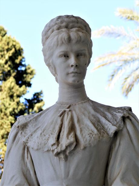 Achilleion (5) La statue de l'Impératrice Elisabeth d'Autriche