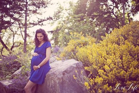 Photos de grossesse naturelles en extérieur Rueil Malmaison