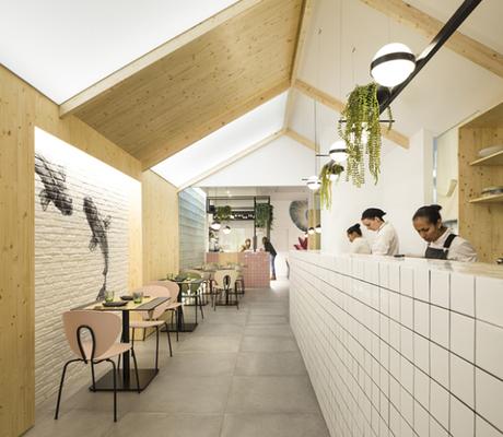 Le restaurant Kamon mêle subtilement décoration japonaise et scandinave