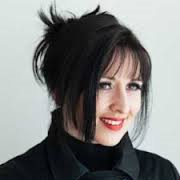 L’image contient peut-être : une personne ou plus et gros plan