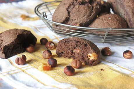 Cuillère et saladier : Petits pains cacao, orange confite et noisettes