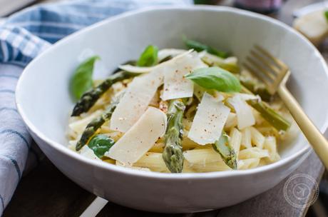 Penne aux asperges vertes et crème au parmesan