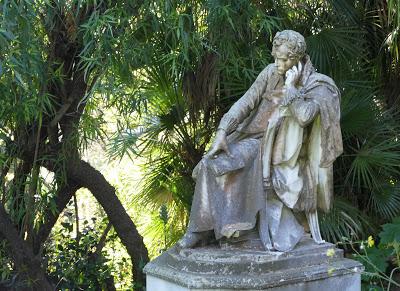 Achilleion (13)  La statue de Lord Byron. Un poète apprécié par Sisi.