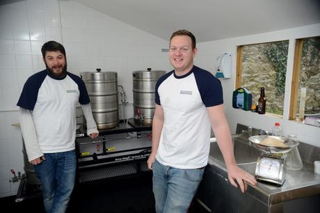 La plus petite microbrasserie d'Angleterre pompe 1 000 pintes par semaine dans un abri de jardin
 – Bière artisanale