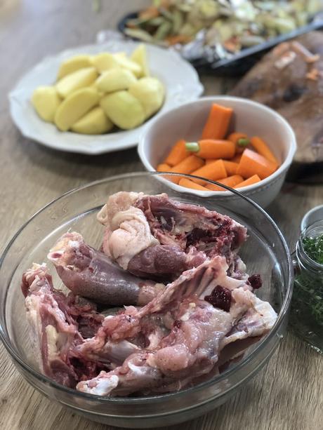 “La Daube poule”: plat en sauce mauricien subtilement épicé à base de poulet, pommes de terre et carottes !