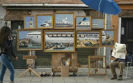 À Venise, Banksy s’installe incognito parmi les vendeurs de rue