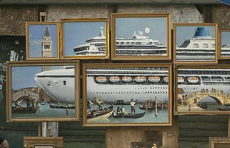 À Venise, Banksy s’installe incognito parmi les vendeurs de rue