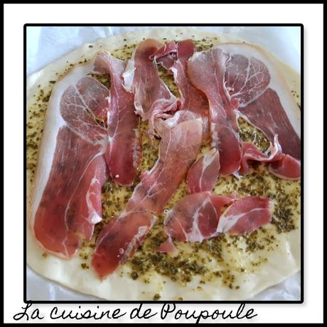 Pizza au pesto de blette et jambon cru Pizza au pesto de blette et jambon cru