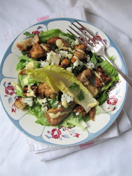 Romaine au poulet & au roquefort (comme une salade Caesar)