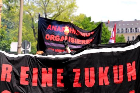 #NONazis in #Chemnitz  ! Thanks for this antifascist action from France !