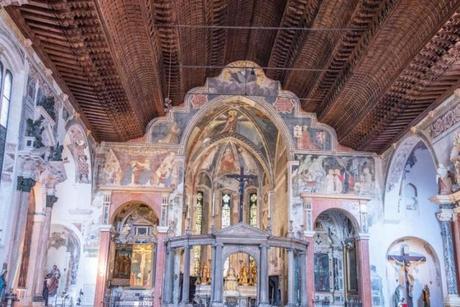 1320 ca Guglielmo di Castelbarco offre au prieur Daniele Gusnerio San Fermo Maggiore Verone