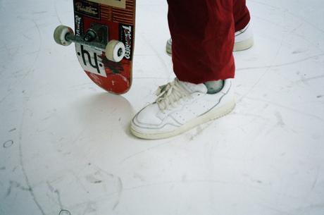 Reportage : Pourquoi les Youths portent leur paires “Dirty” ? Reportage : Pourquoi les Youths portent leur paires “Dirty” ?