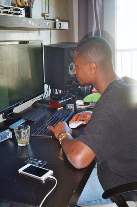 Reportage : Pourquoi les Youths portent leur paires “Dirty” ? Reportage : Pourquoi les Youths portent leur paires “Dirty” ?