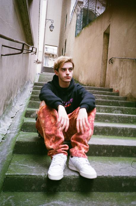 Reportage : Pourquoi les Youths portent leur paires “Dirty” ? Reportage : Pourquoi les Youths portent leur paires “Dirty” ?