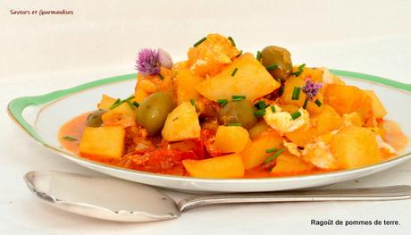 Ragoût de pommes de terre, tomates cerise et olives. Ragoût de pommes de terre, tomates cerise et olives.