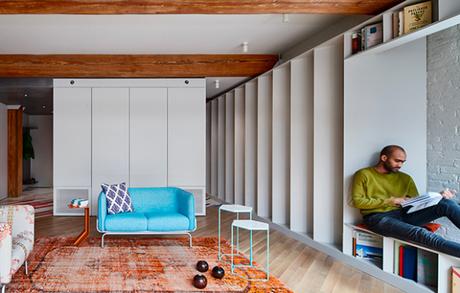 Comment faire de votre bibliothèque un objet de décoration ? Réponse avec ce loft à Brooklyn