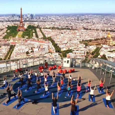Des séances de yoga au sommet de Paris