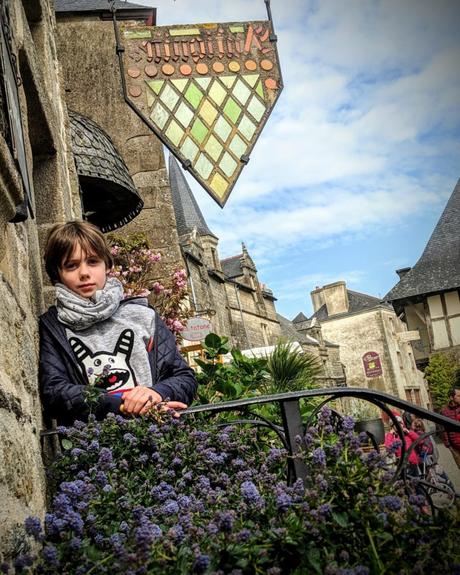 Vacances en Bretagne avec nos 4 enfants. Ballade dans les rues de Rochefort en Terre